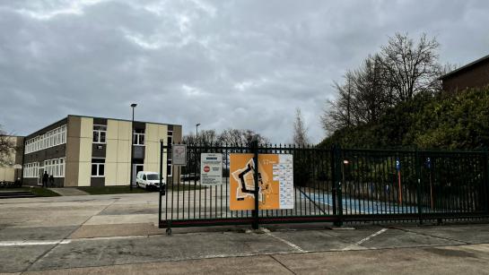 Parking citadel binnen groene poort