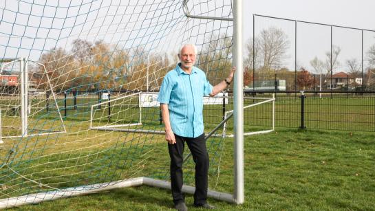 Jaak Geurts bij de goal op het Oosterlindeveld in Schaffen