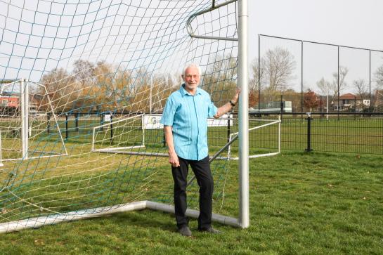 Jaak Geurts bij de goal op het Oosterlindeveld in Schaffen